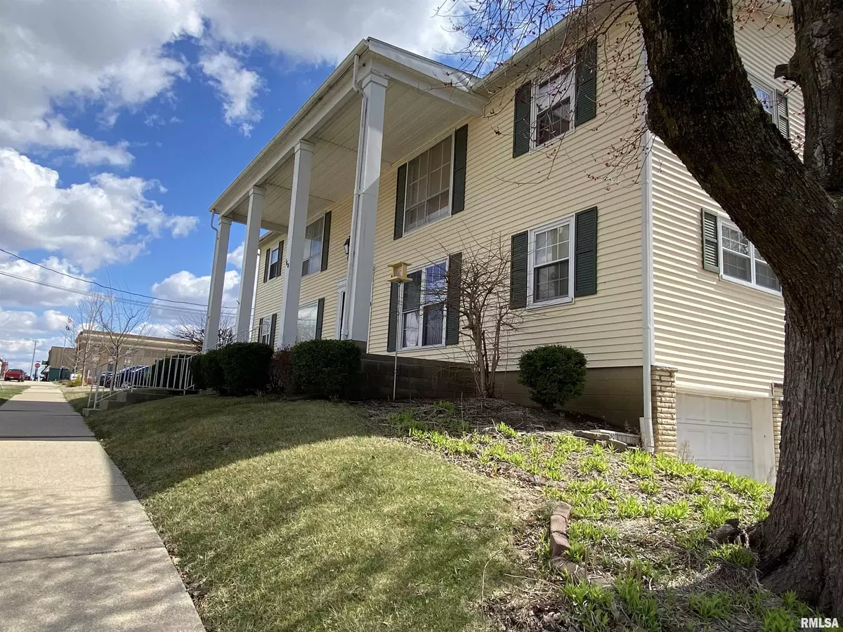 Canton, IL 61520,168 W ELM ST #2