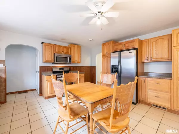 Farmington, IL 61531,210 S CONE ST