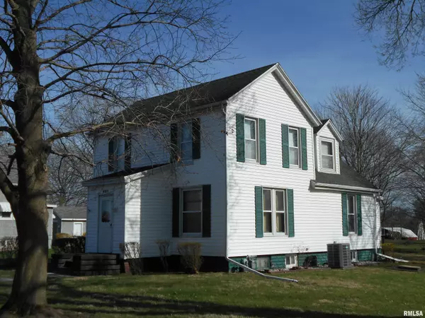 401 E Wood ST, Avon, IL 61415
