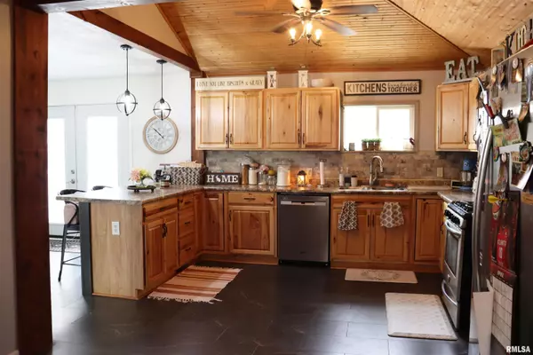 Farmington, IL 61531,558 E PROSPECT ST