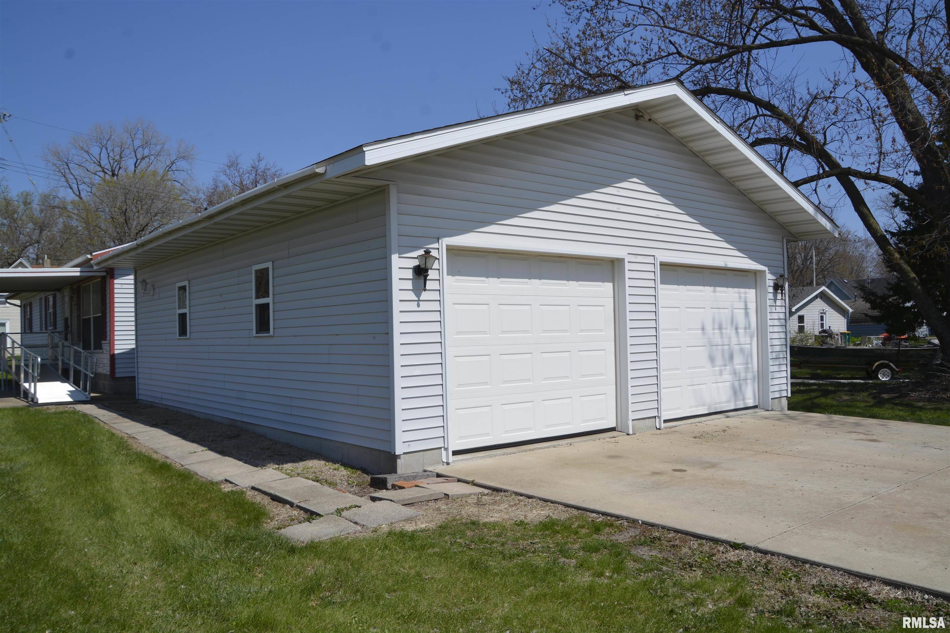 Macomb, IL 61455,407 S WARD ST