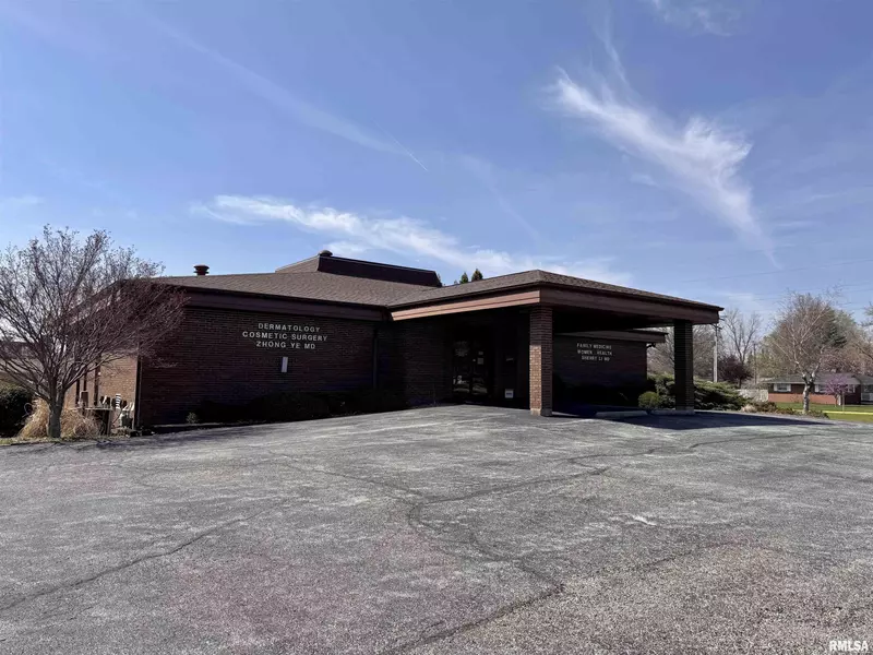 909 E GRANT ST, Macomb, IL 61455