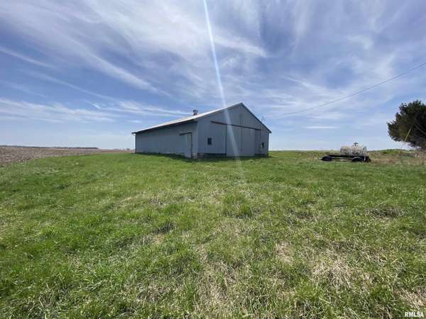 000 E Gilchrist RD, Farmington, IL 61531
