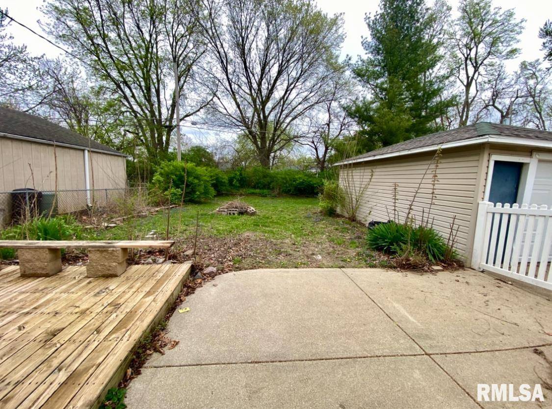 Pekin, IL 61554,619 W SHORE DR