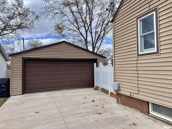 Canton, IL 61520,66 VAN DYKE DR