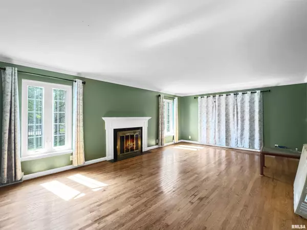 Peoria, IL 61614,407 W HOLLYRIDGE CIR