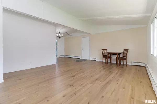 Delavan, IL 61734,201 HERITAGE LN