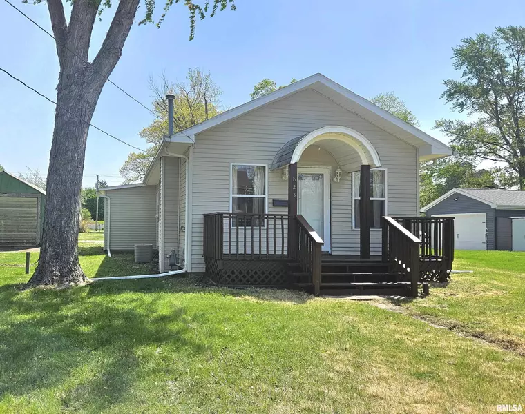 823 N BROADWAY ST, Lewistown, IL 61542