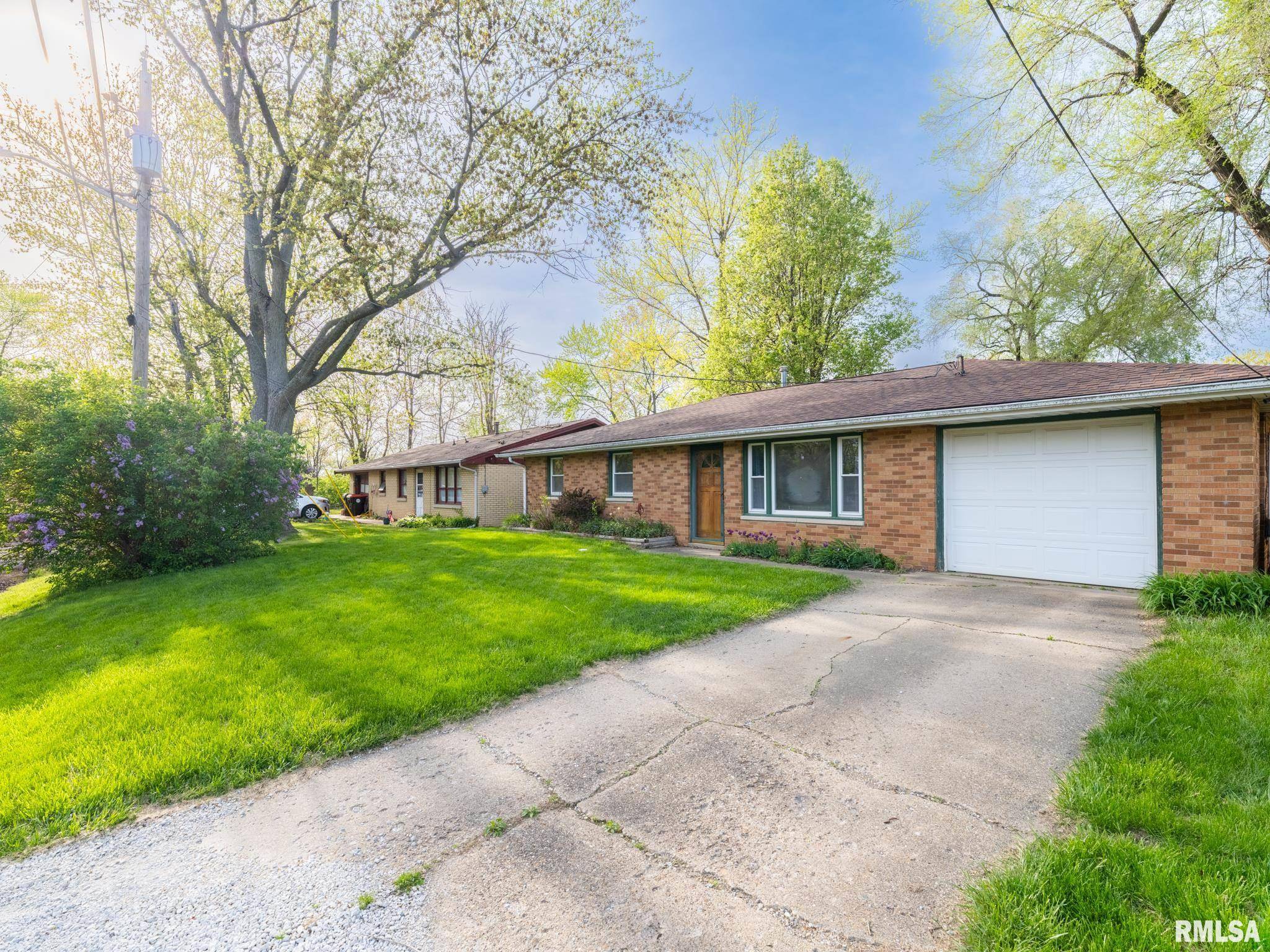317 SMITH ST, Creve Coeur, IL 61610