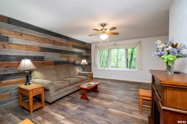 Peoria, IL 61615,515 W TIMBER RIDGE DR