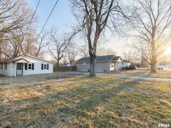 East Peoria, IL 61611,104 W EDEN ST