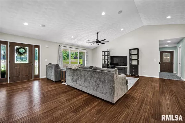 Tremont, IL 61568,13399 OAK LAKE CT