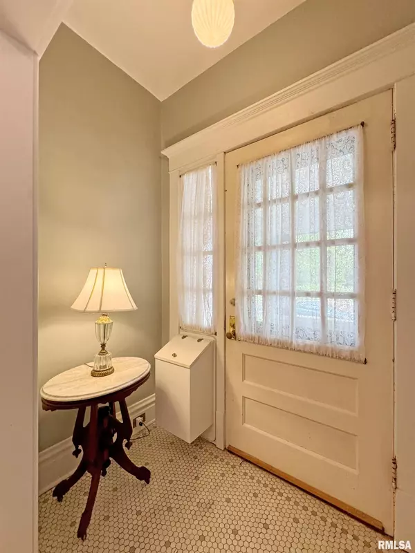 Peoria, IL 61606,1117 W MOSS AVE