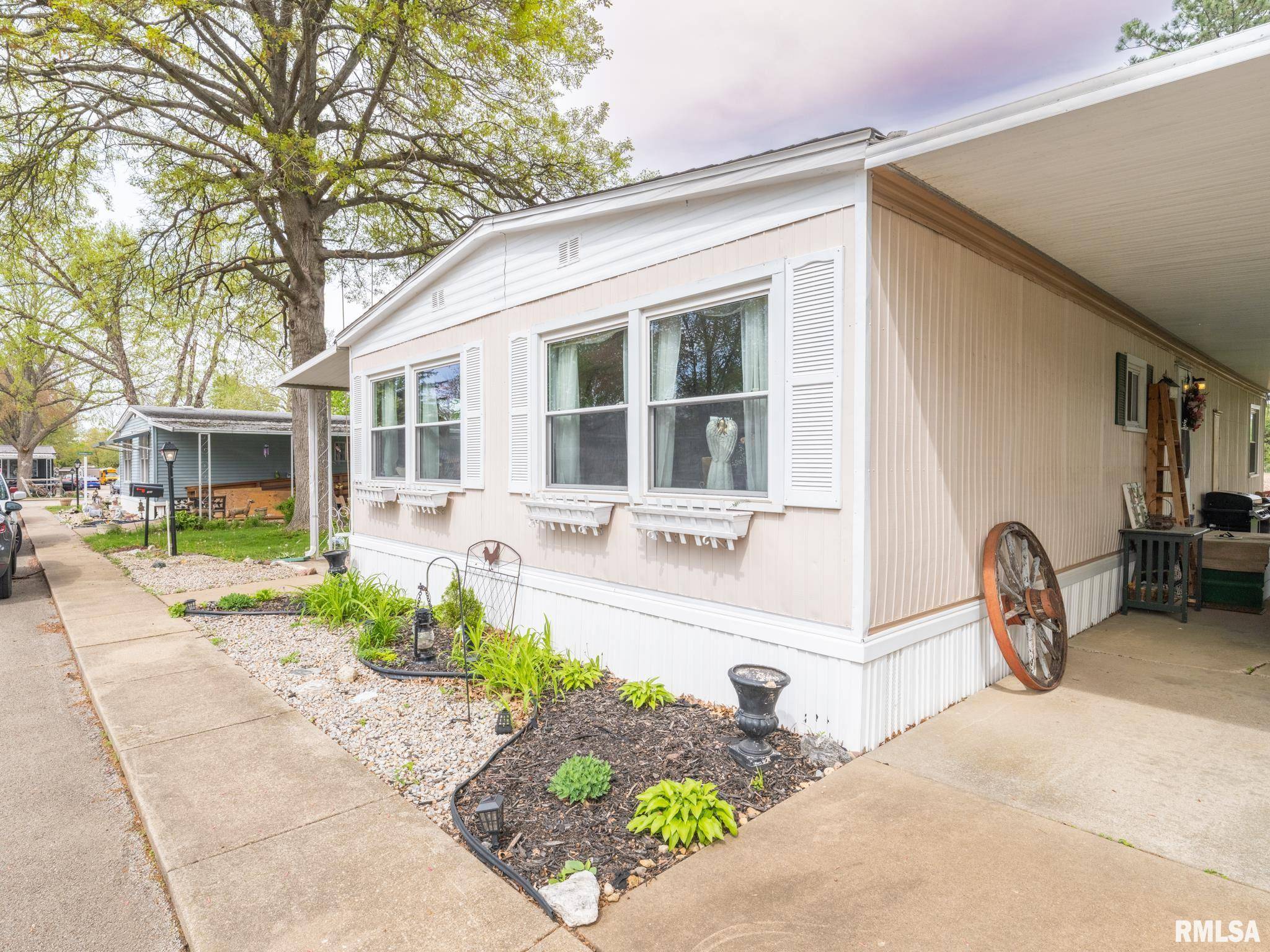302 WHITE OAK DR, Morton, IL 61550