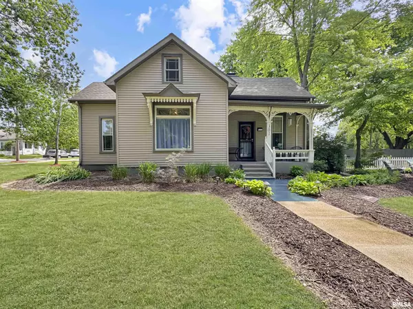 301 S ORCHARD ST, Mackinaw, IL 61755