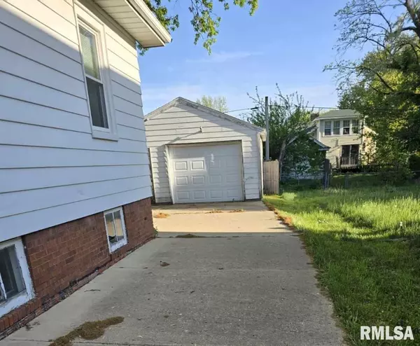 Peoria, IL 61604,718 W CORRINGTON AVE