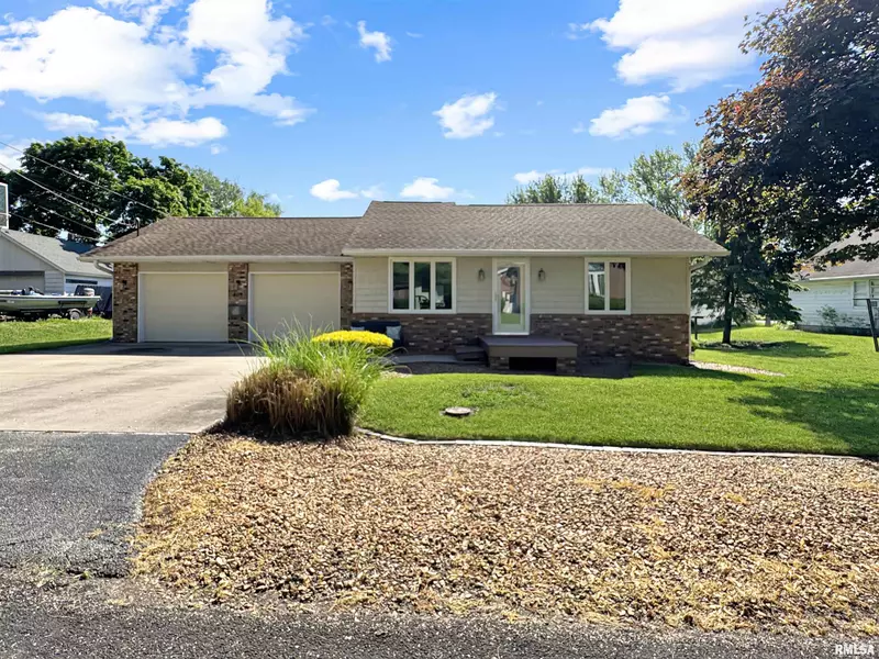 408 S CEDAR ST, Delavan, IL 61734