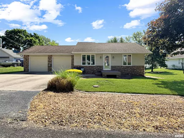 408 S CEDAR ST, Delavan, IL 61734