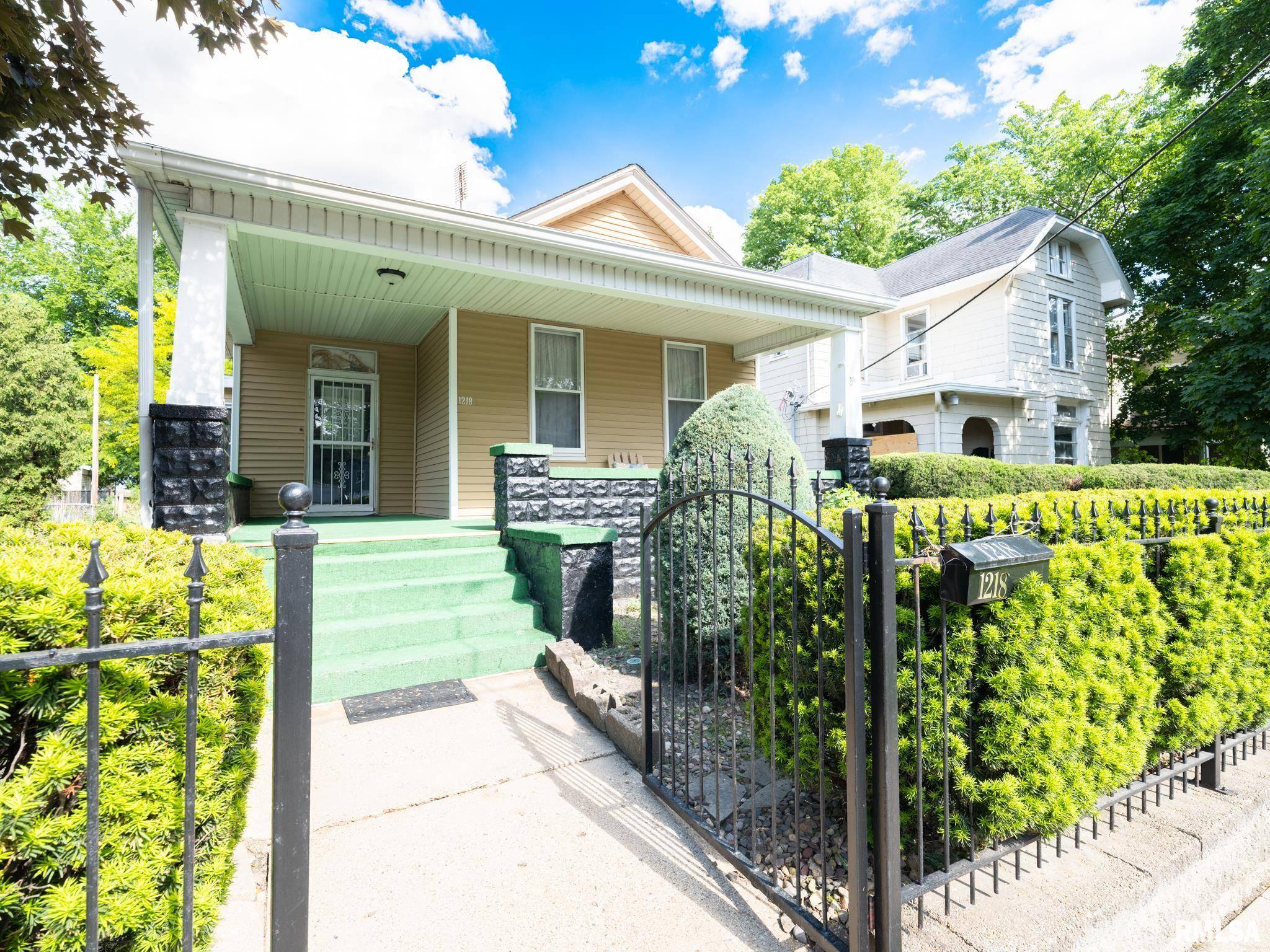 1218 N SHERIDAN RD, Peoria, IL 61606
