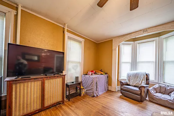 Canton, IL 61520,128 W SPRUCE ST