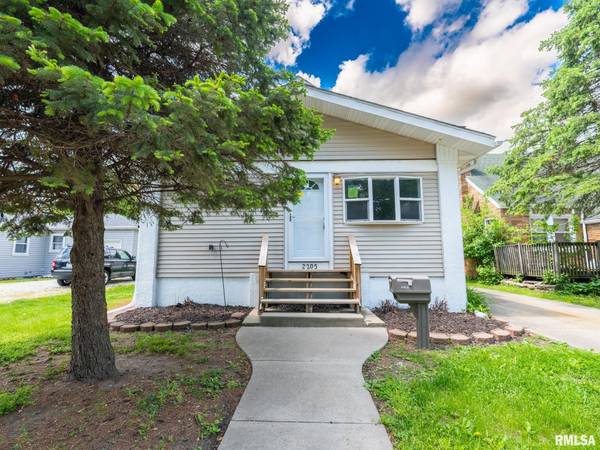 2205 N NORTH ST, Peoria, IL 61604