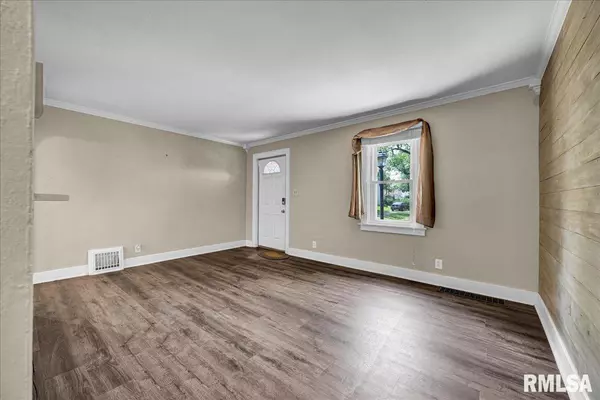 Dunlap, IL 61525,310 N 5TH ST