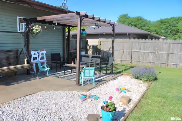 Lewistown, IL 61542,16338 E RED MAPLE LN