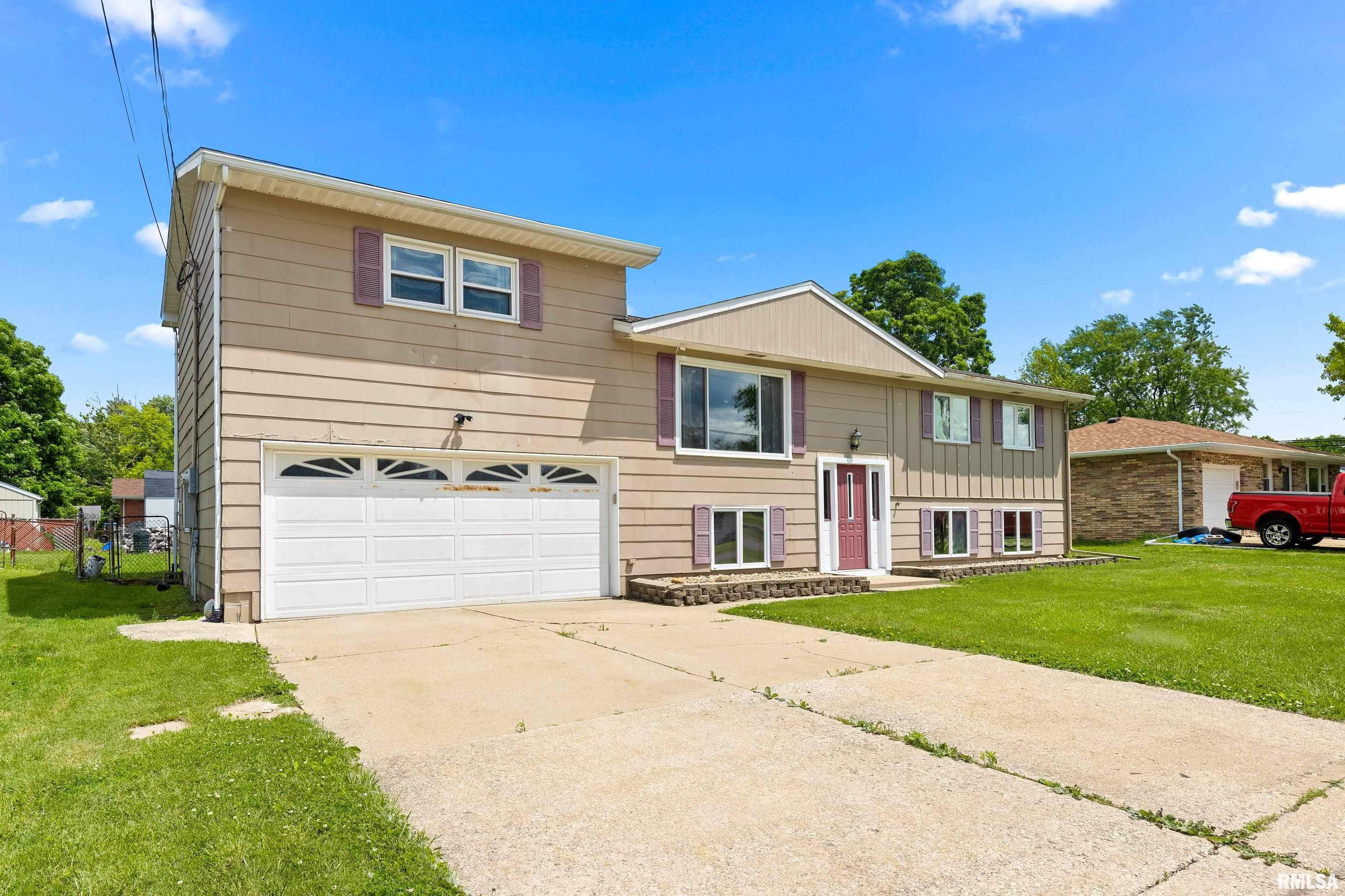 East Peoria, IL 61611,102 HERMAN ST