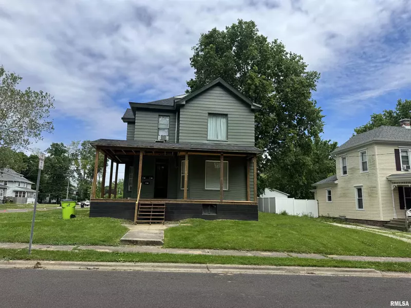 201 S ELM ST, Washington, IL 61571