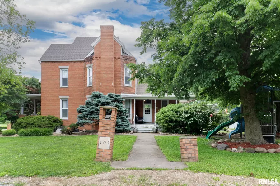 101 S OAK ST, Lexington, IL 61753