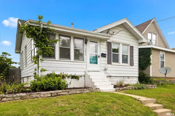 1201 E HINES AVE, Peoria Heights, IL 61616