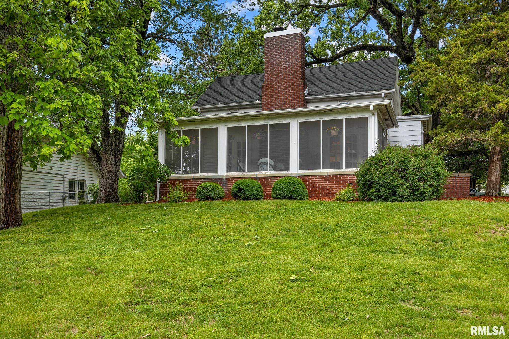 501 W MAIN ST, Toulon, IL 61483
