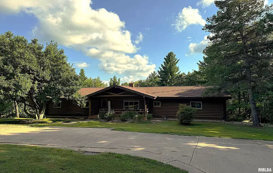 1 MARTY LN, Macomb, IL 61455