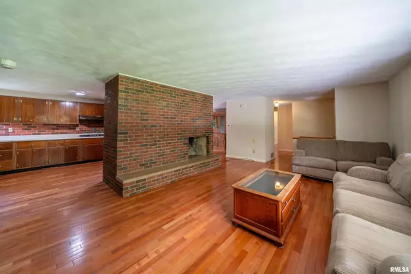 Morton, IL 61550,23907 VETERANS RD