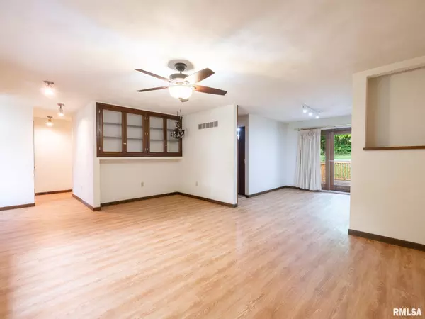 Pekin, IL 61554,10 OAK HILL CT