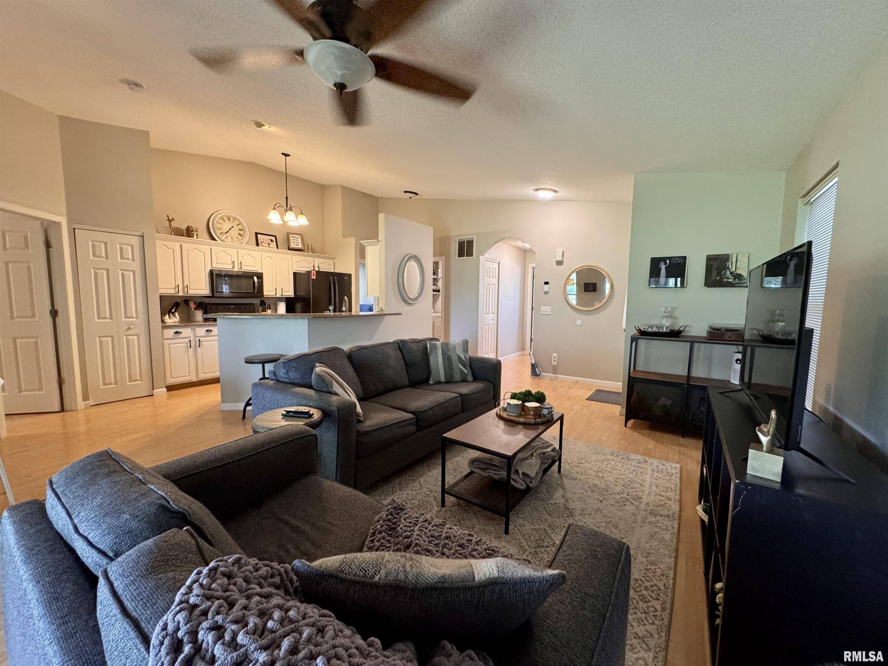 Macomb, IL 61455,1041 HAWTHORN RDG