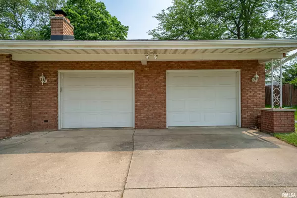 Morton, IL 61550,230 E FERNWOOD ST