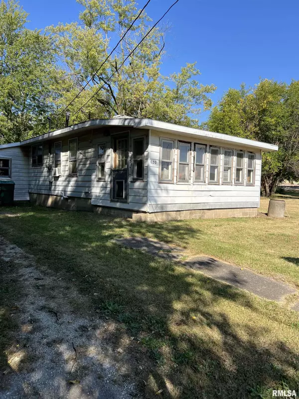 620 N Scotland ST, Macomb, IL 61455
