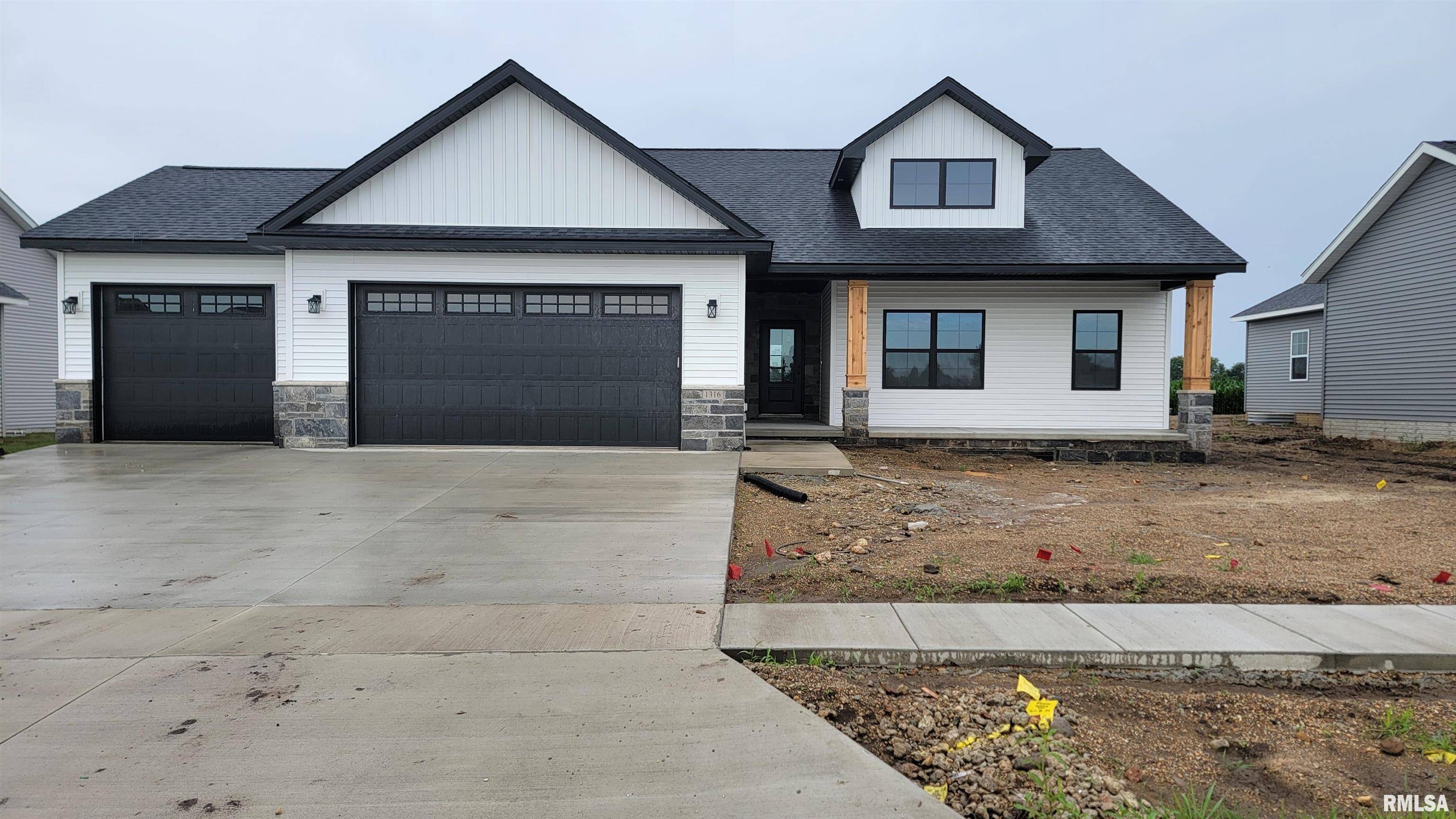 1316 HILLCREST DR, Chillicothe, IL 61523