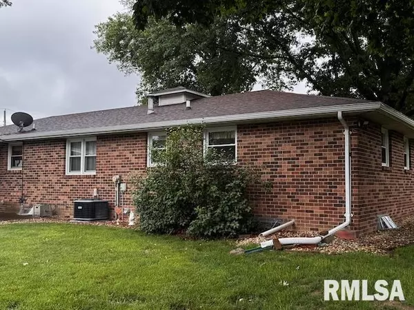 Canton, IL 61520,11 LINCOLN RD