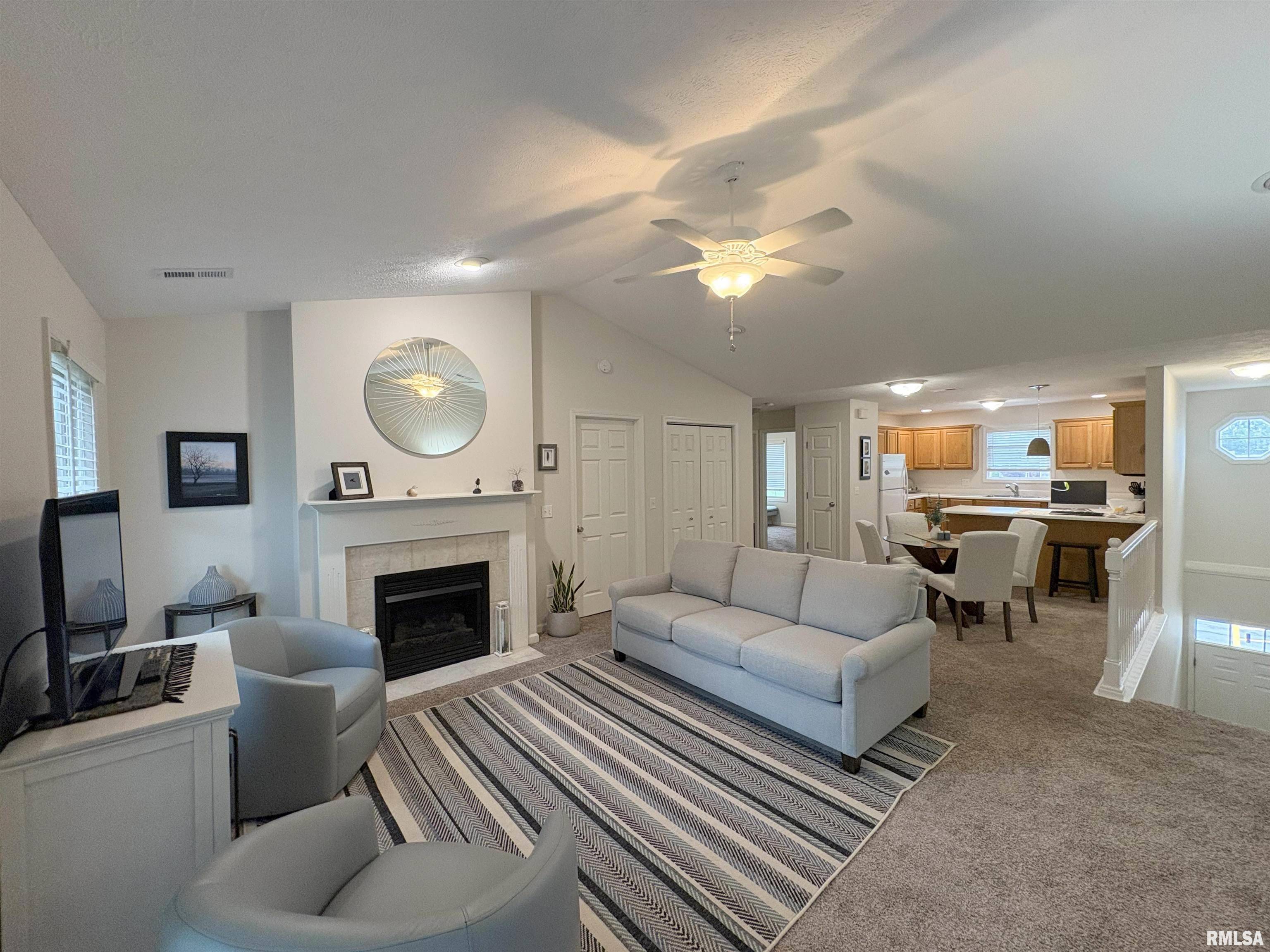 Peoria, IL 61614,904 W TRAILCREEK DR #904