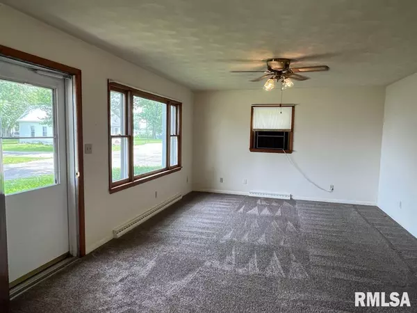 Astoria, IL 61501,502 W ELM ST