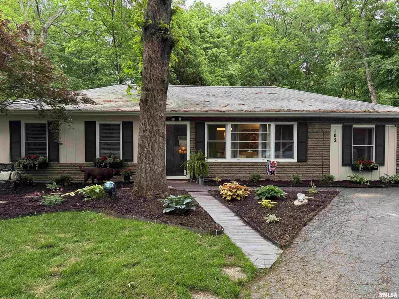 102 EDGEWOOD CT, East Peoria, IL 61611
