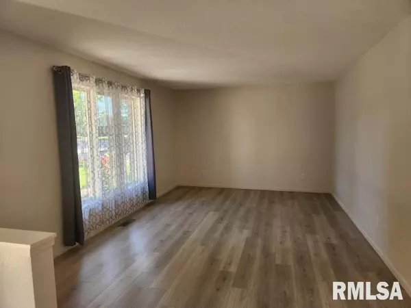 Macomb, IL 61455,409 EVERGREEN DR