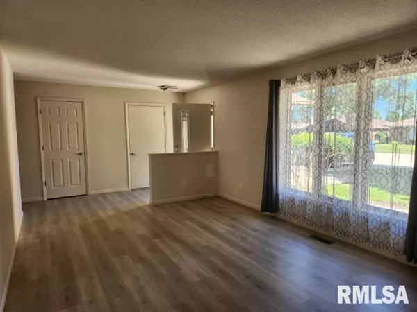 Macomb, IL 61455,409 EVERGREEN DR