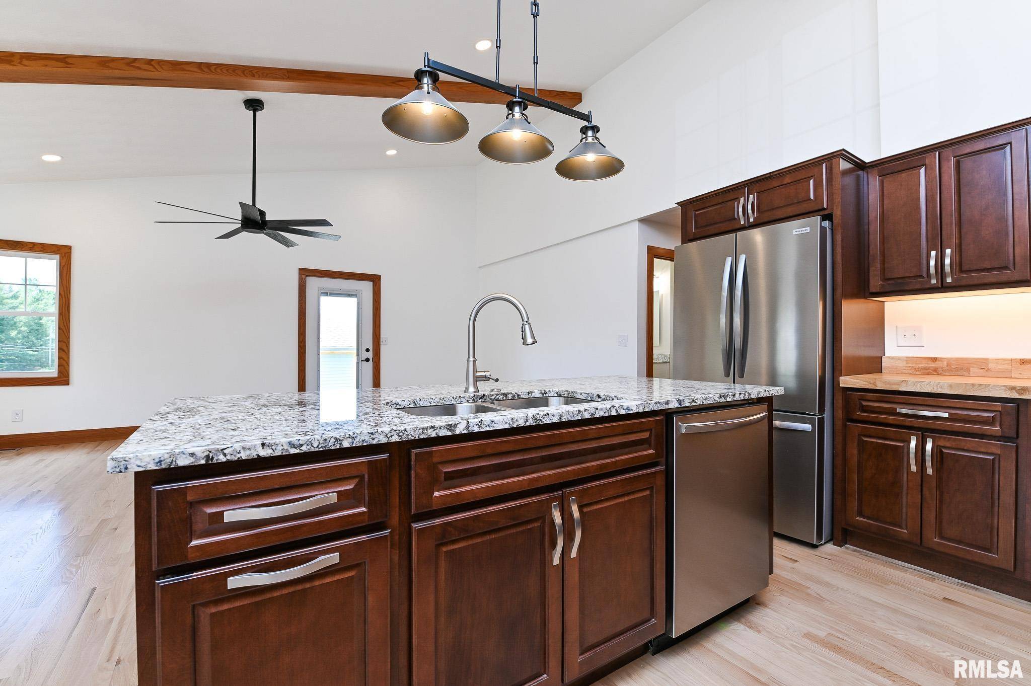 East Peoria, IL 61611,215 S PLEASANT HILL RD