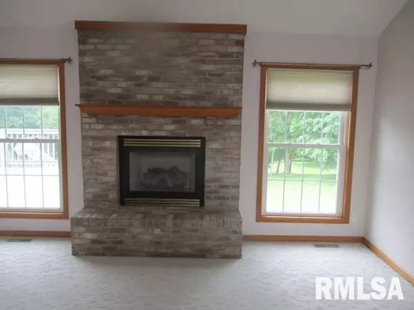 East Peoria, IL 61611,3708 BLOOMINGTON RD