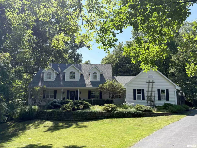 704 HOLLAND RD, Germantown Hills, IL 61548