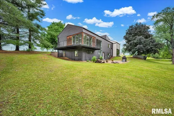 Edwards, IL 61517,7612 W CHALLACOMBE RD