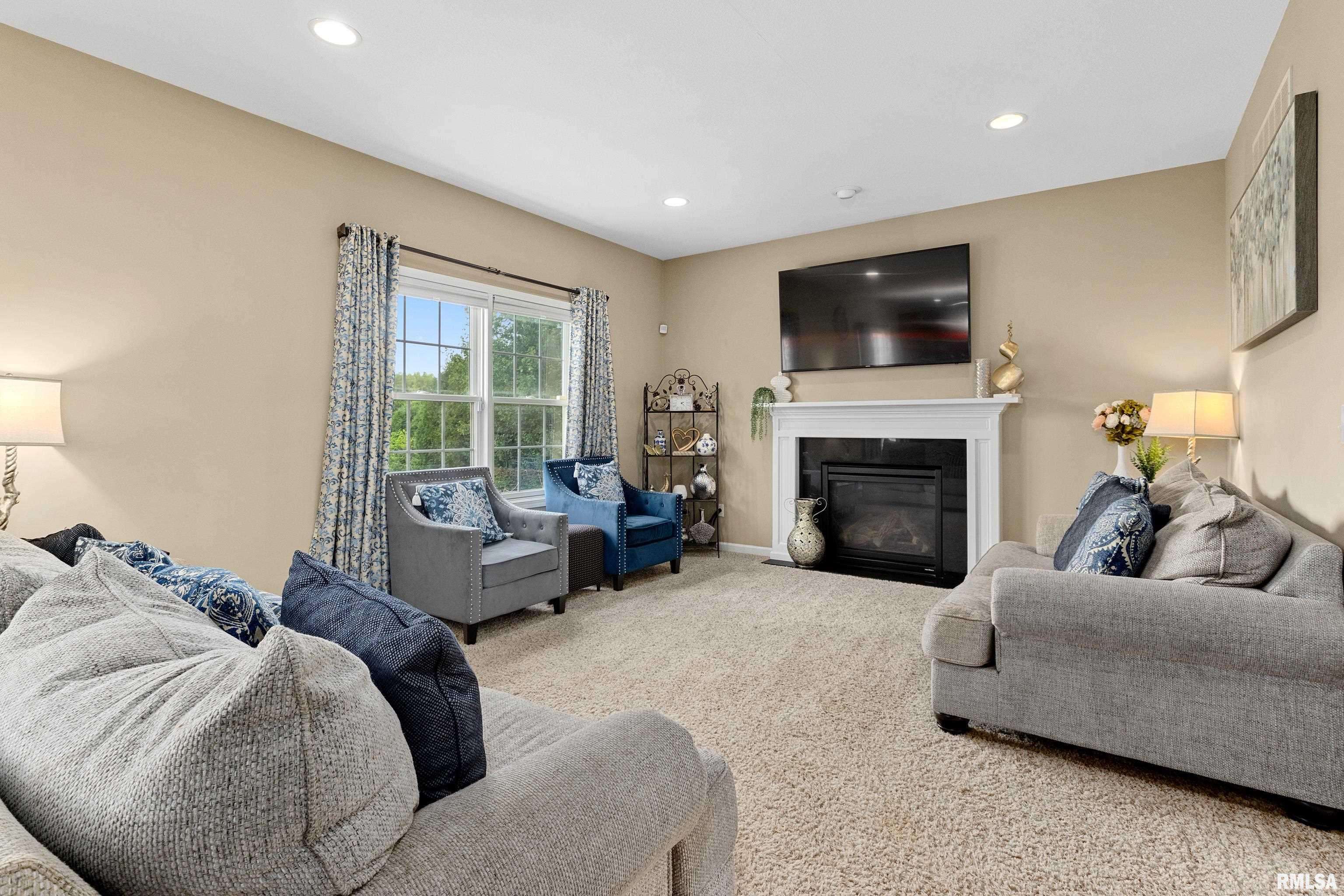 Dunlap, IL 61525,3216 W Rosebury LN
